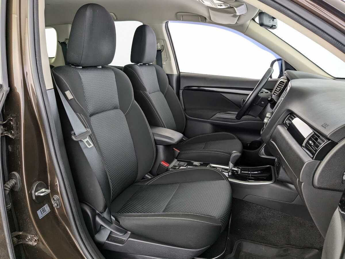 Б/У Митсубиши Оутлэндер 2022 года. Фото: #12