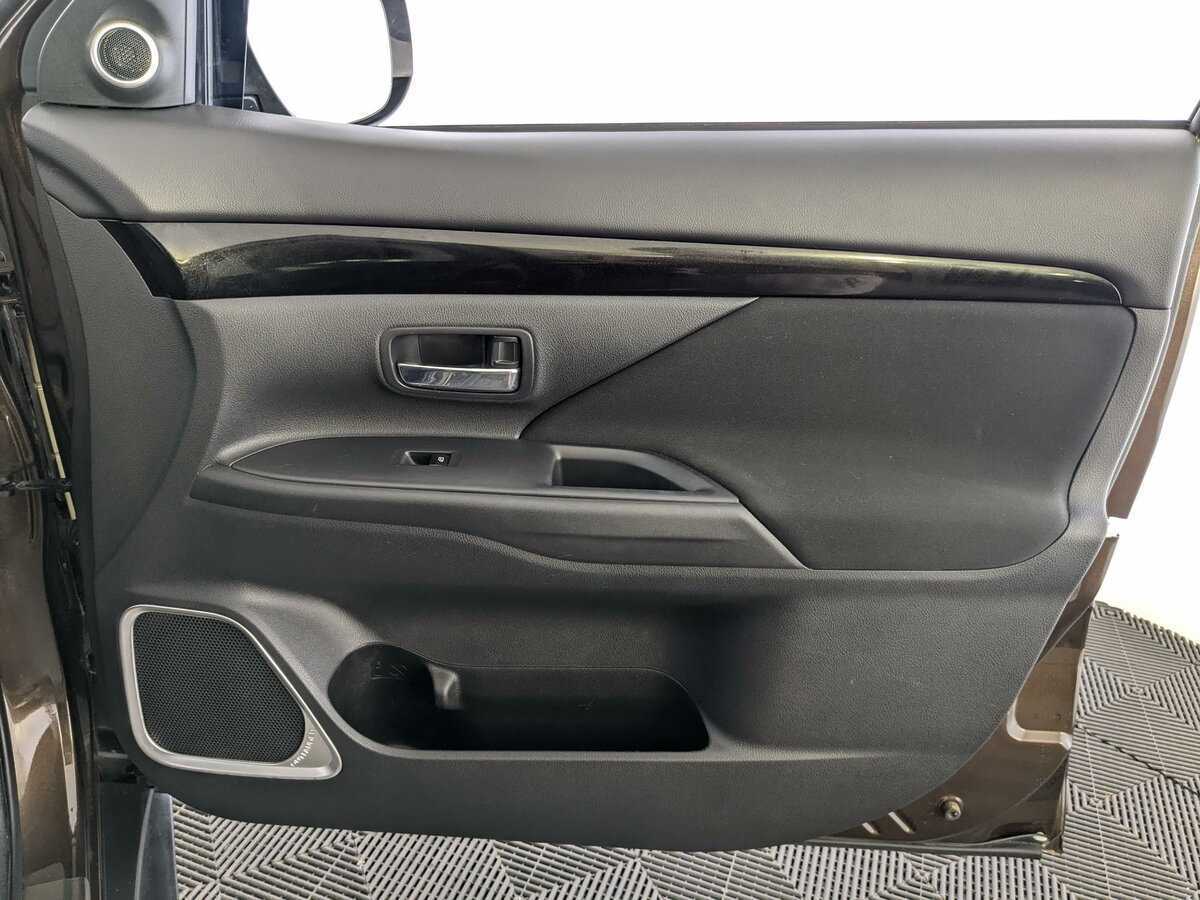 Б/У Митсубиши Оутлэндер 2022 года. Фото: #14