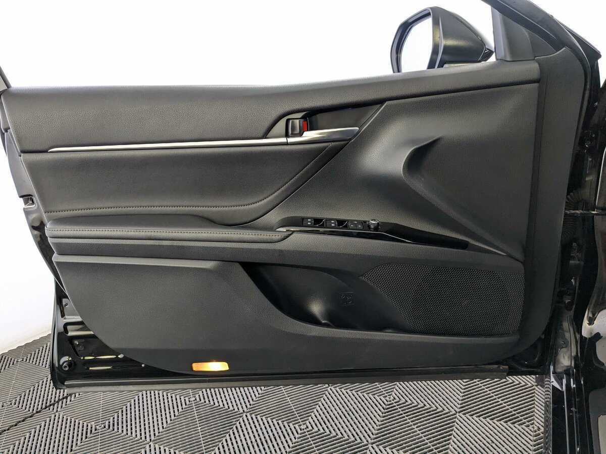 Б/У Тойота Камри 2020 года. Фото: #11