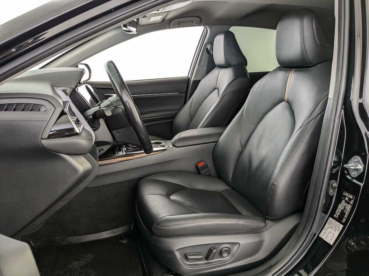 Б/У Тойота Камри 2020 года. Фото: #13