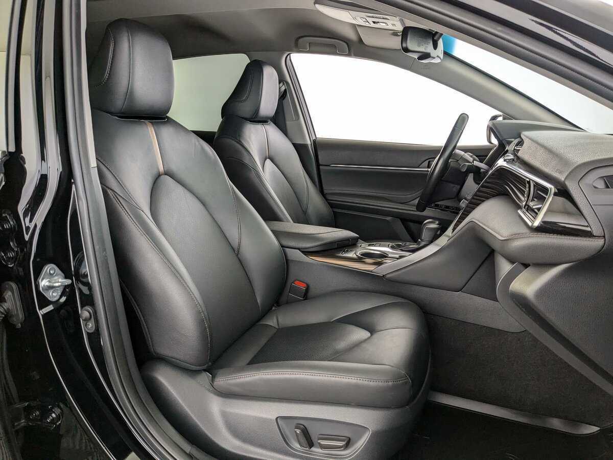 Б/У Тойота Камри 2020 года. Фото: #14