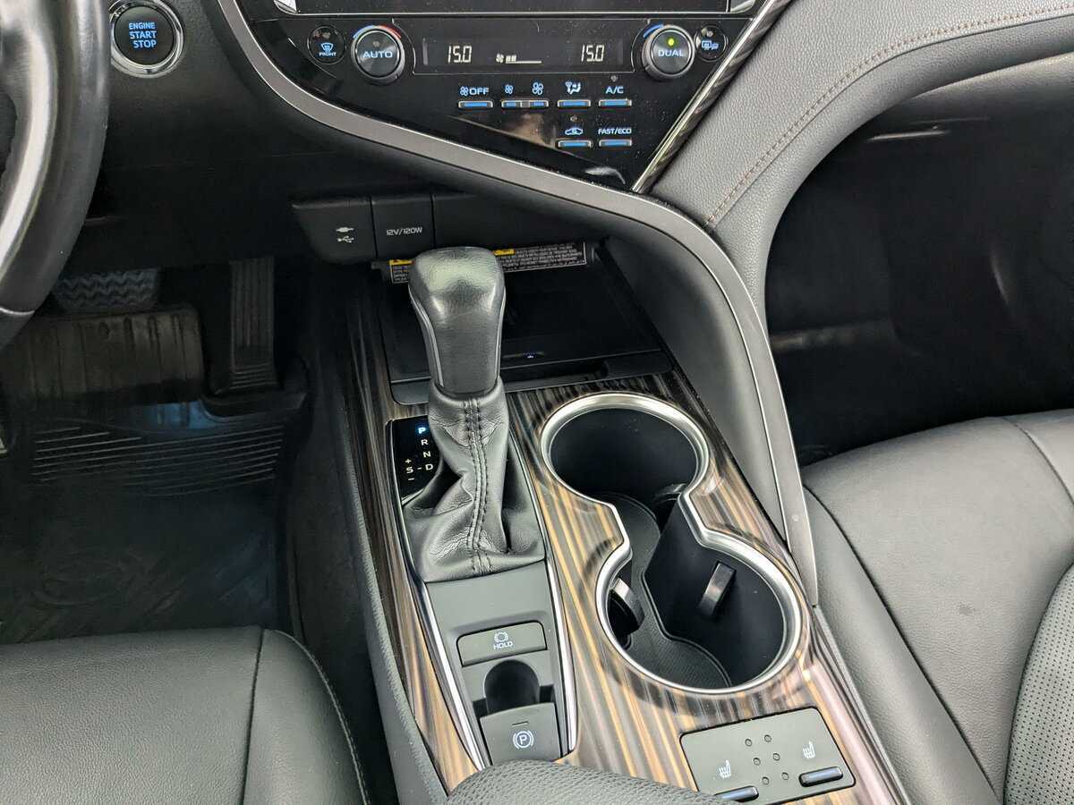 Б/У Тойота Камри 2020 года. Фото: #22