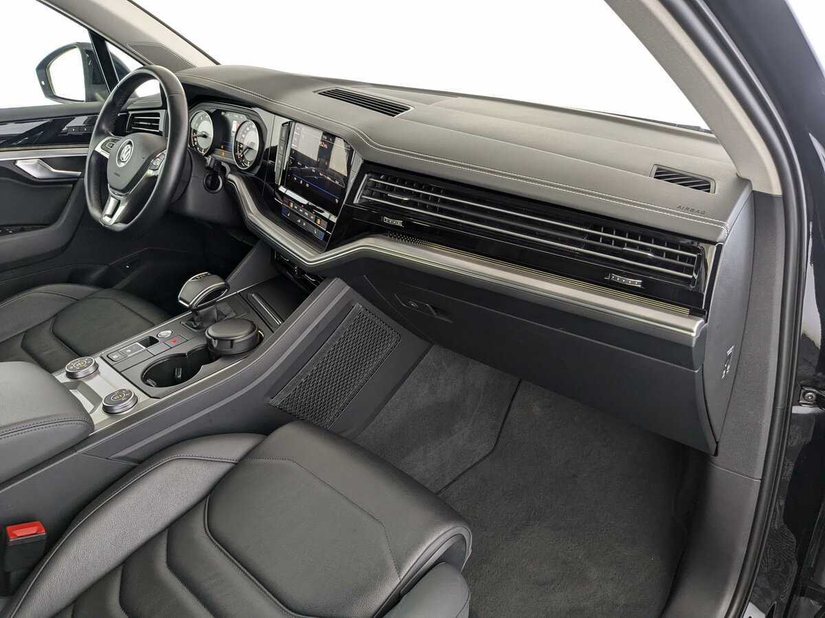 Б/У Фольксваген Туарег 2020 года. Фото: #8