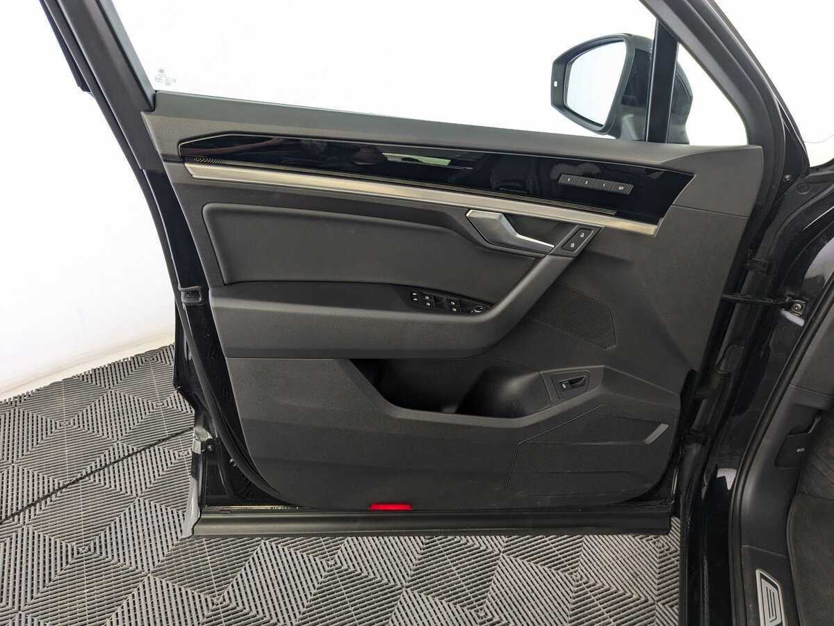 Б/У Фольксваген Туарег 2020 года. Фото: #14