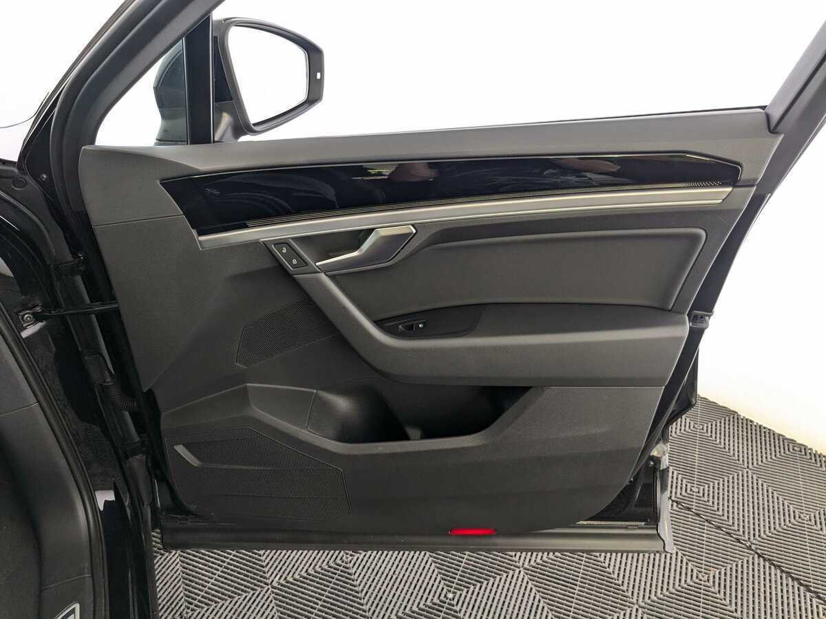 Б/У Фольксваген Туарег 2020 года. Фото: #20