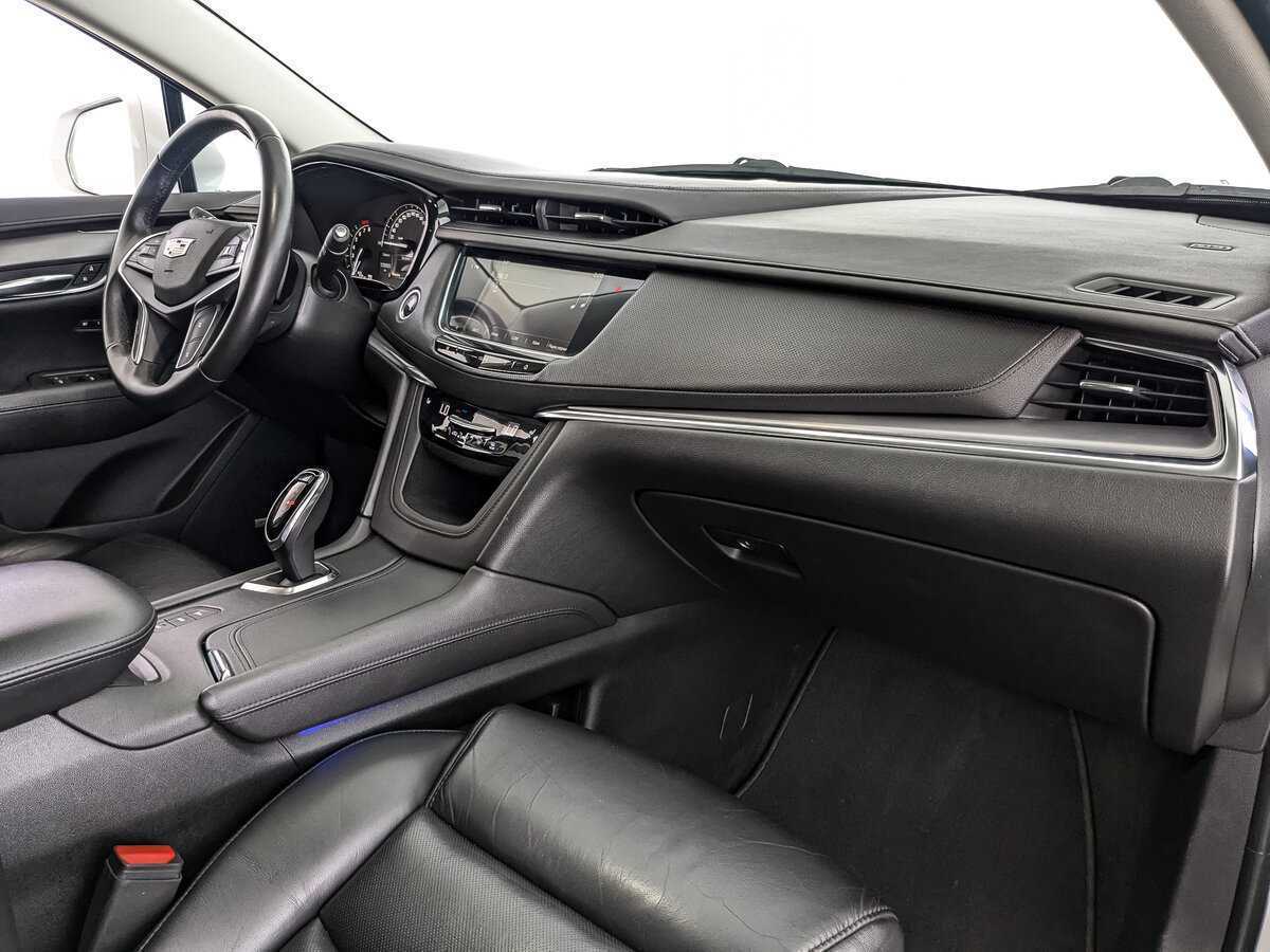 Б/У Кадиллак ИксТ5 2016 года. Фото: #8