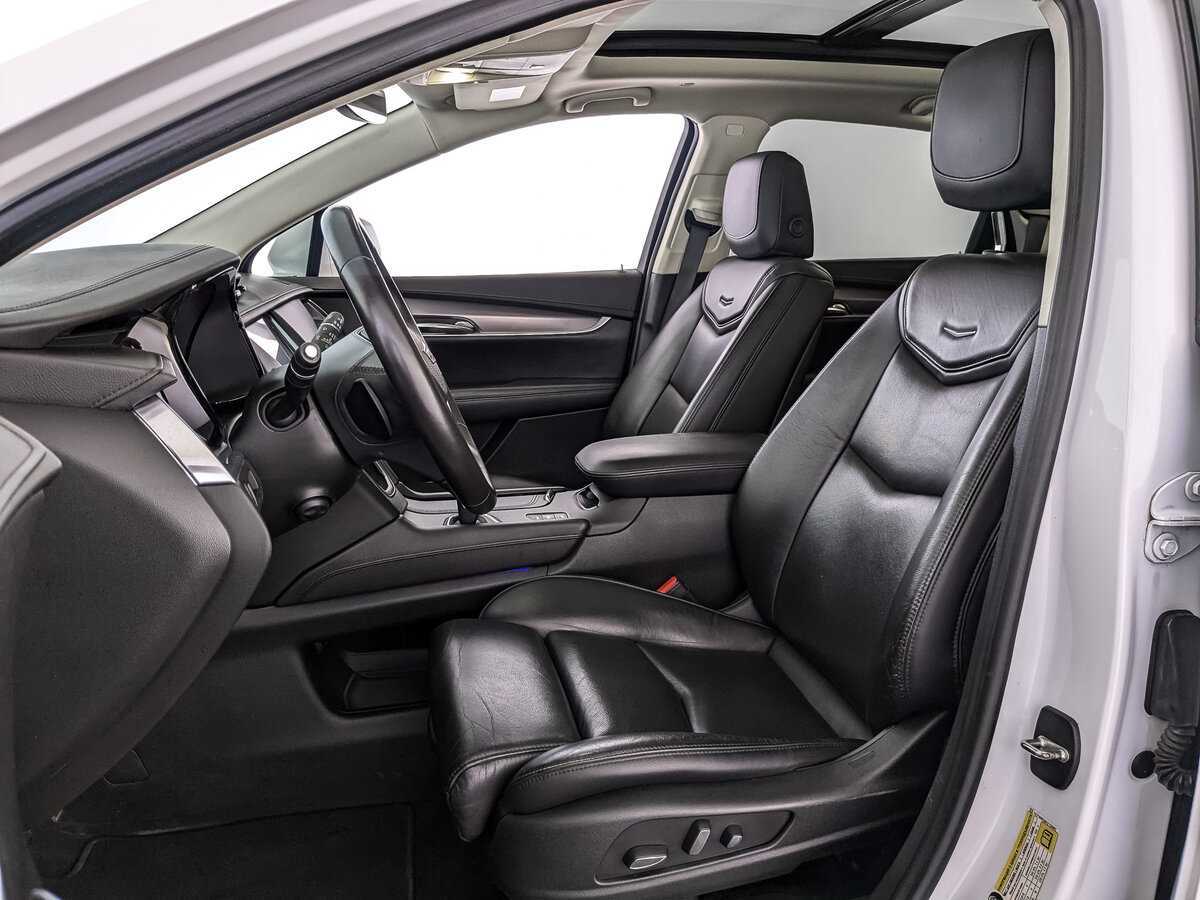 Б/У Кадиллак ИксТ5 2016 года. Фото: #15