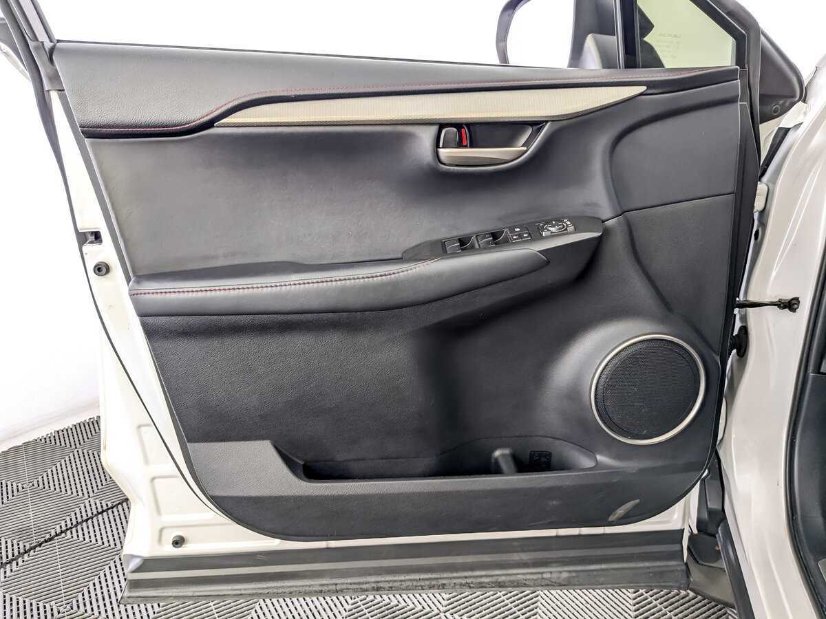 Б/У Лексус Н-Икс 2015 года. Фото: #14