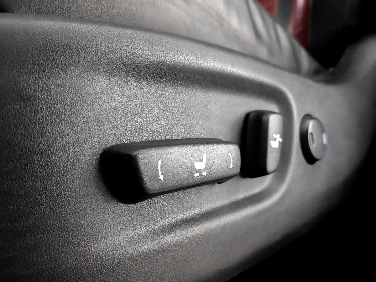 Б/У Лексус Н-Икс 2015 года. Фото: #16