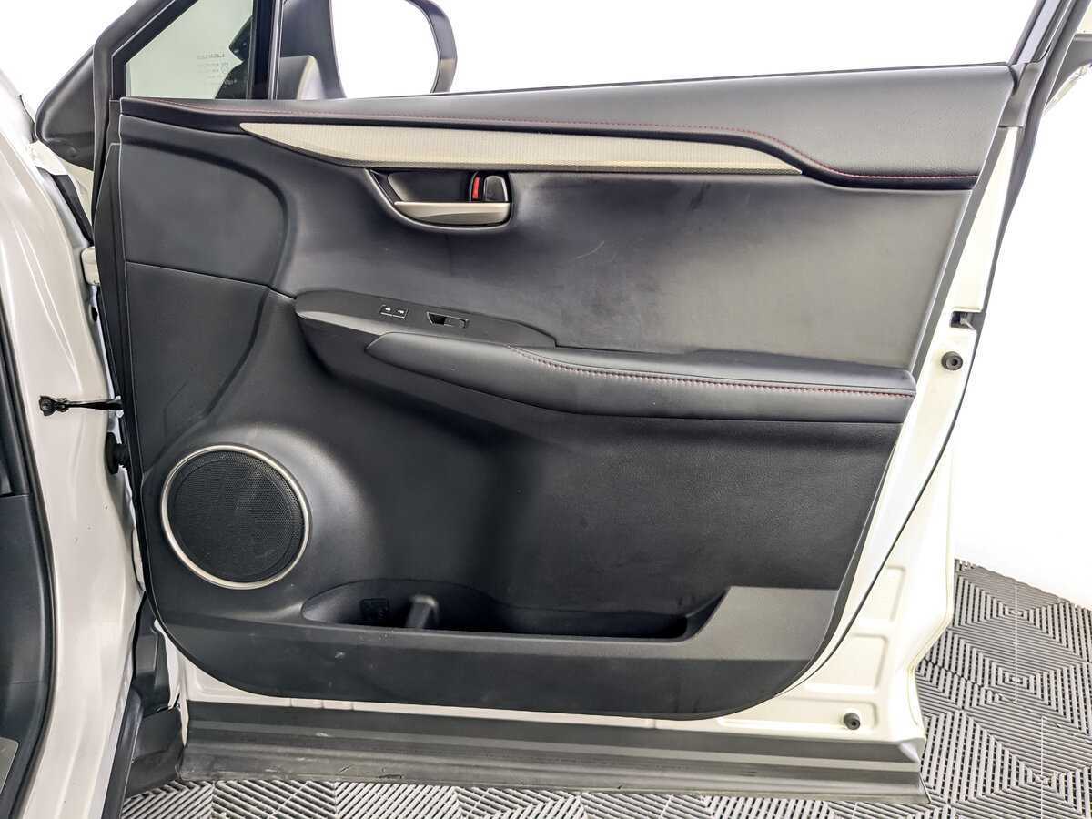 Б/У Лексус Н-Икс 2015 года. Фото: #20