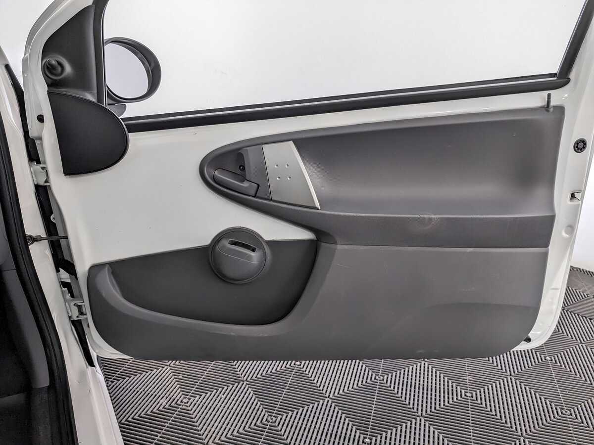 Б/У Ситроен Ц1 2011 года. Фото: #16