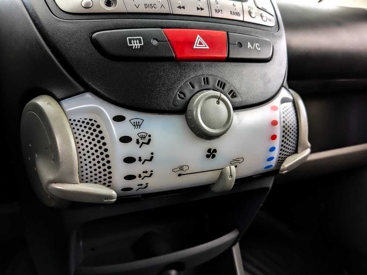 Б/У Ситроен Ц1 2011 года. Фото: #17