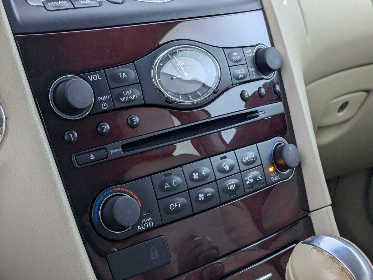 Б/У Инфинити К-Икс50 2015 года. Фото: #9