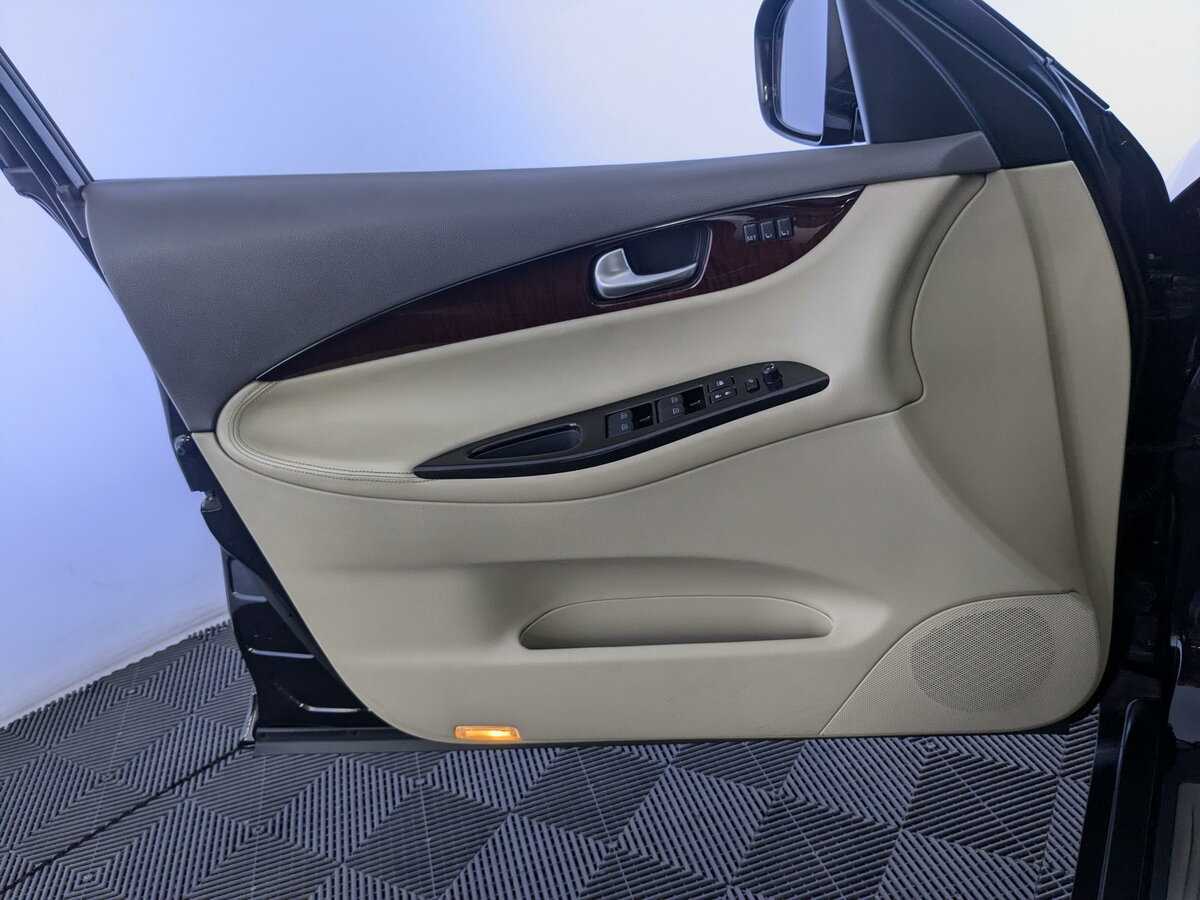 Б/У Инфинити К-Икс50 2015 года. Фото: #21