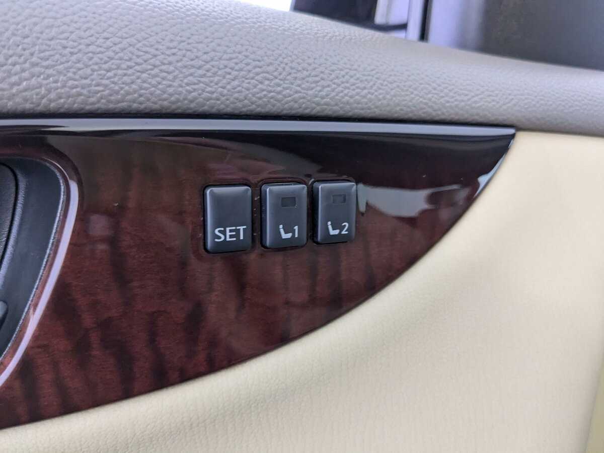 Б/У Инфинити К-Икс50 2015 года. Фото: #23