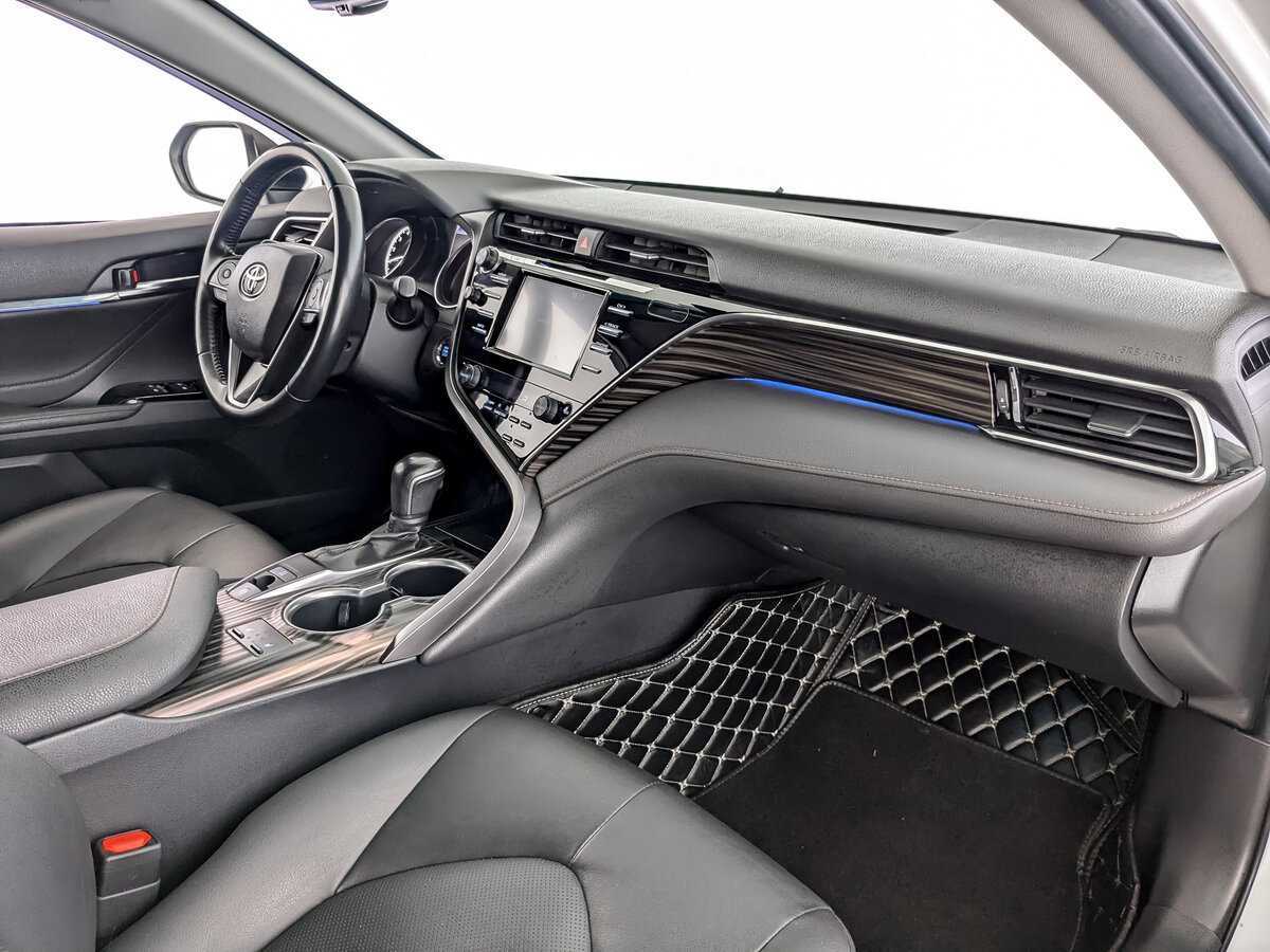 Б/У Тойота Камри 2021 года. Фото: #8