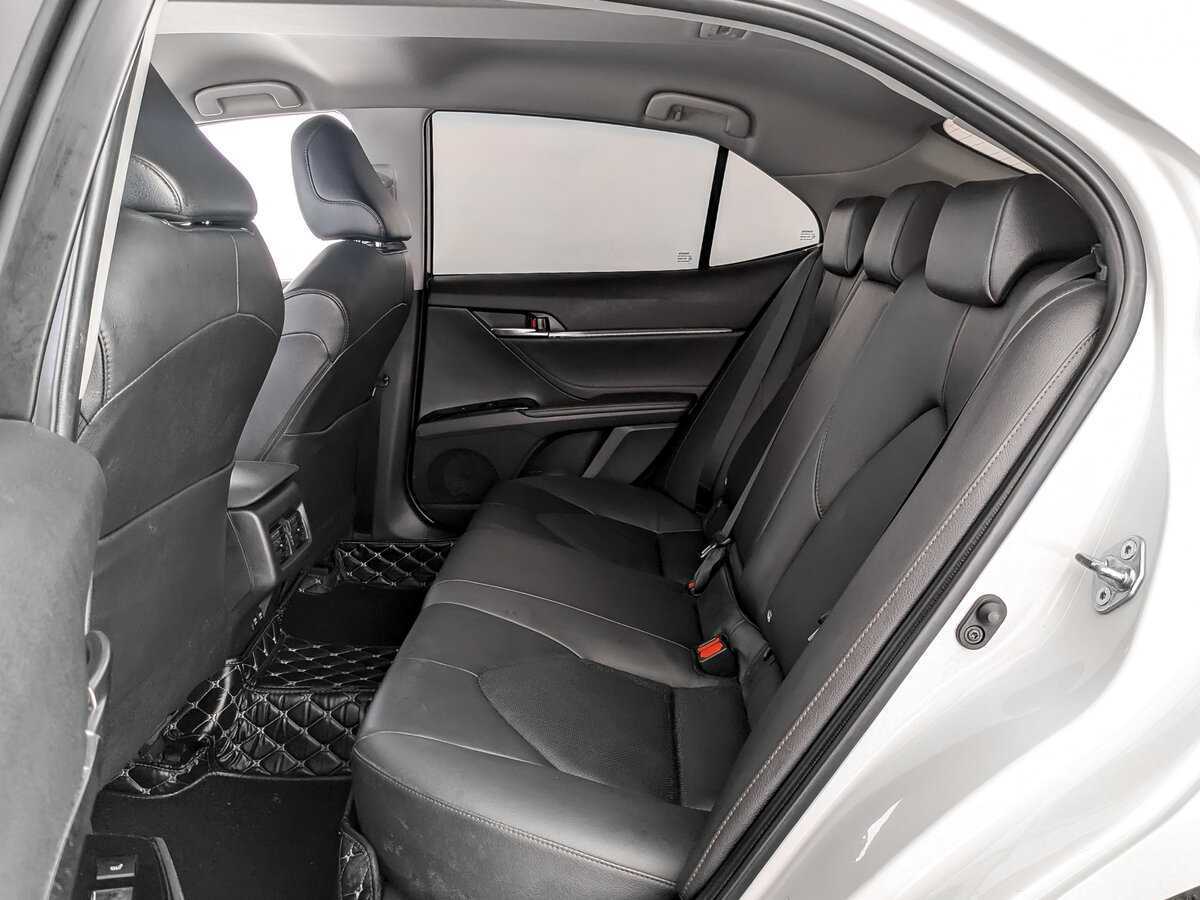 Б/У Тойота Камри 2021 года. Фото: #9