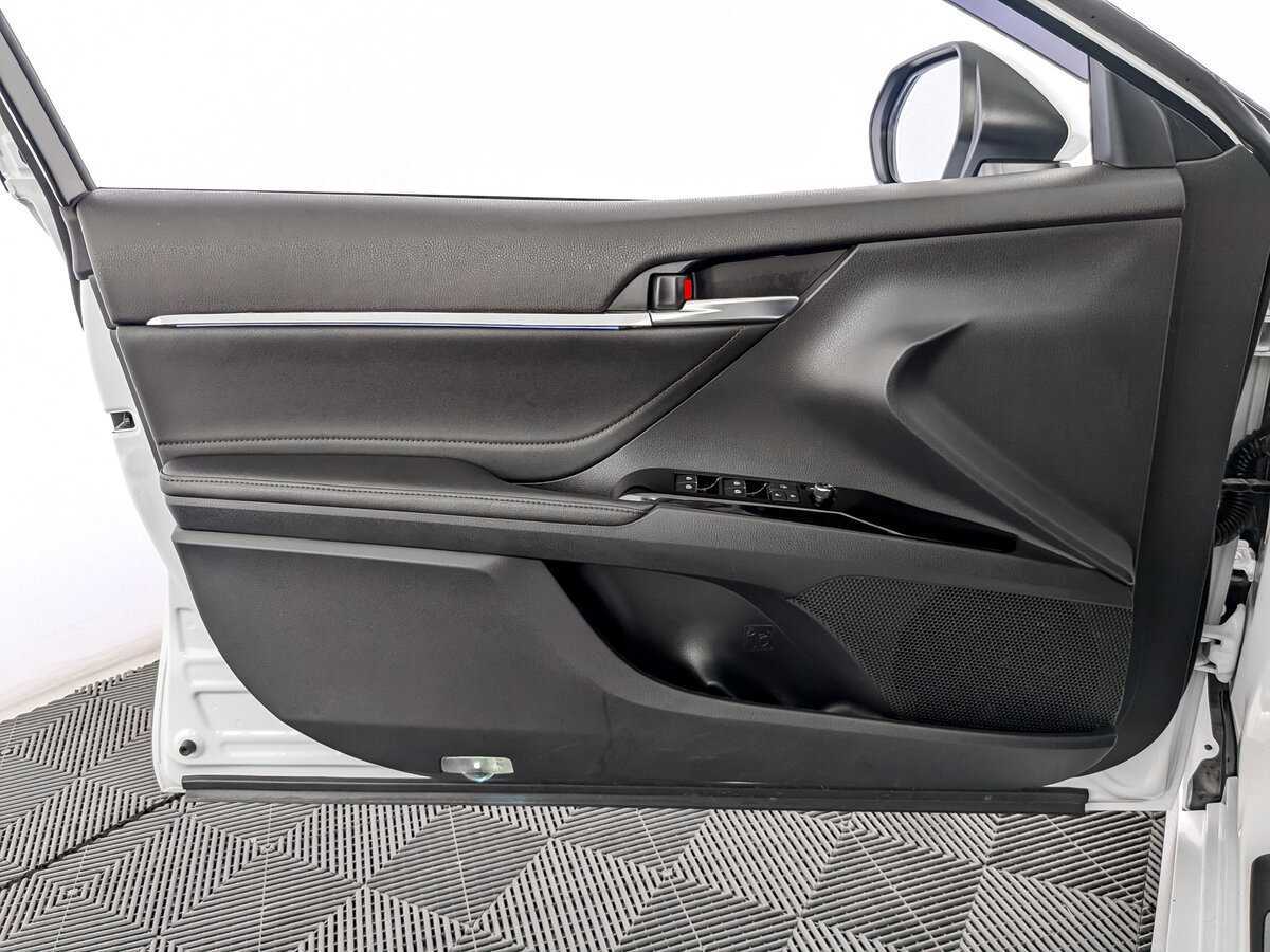 Б/У Тойота Камри 2021 года. Фото: #14