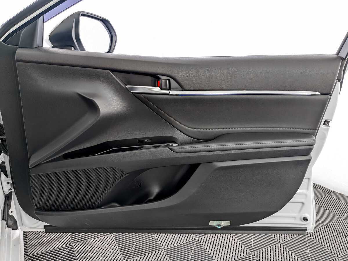 Б/У Тойота Камри 2021 года. Фото: #21