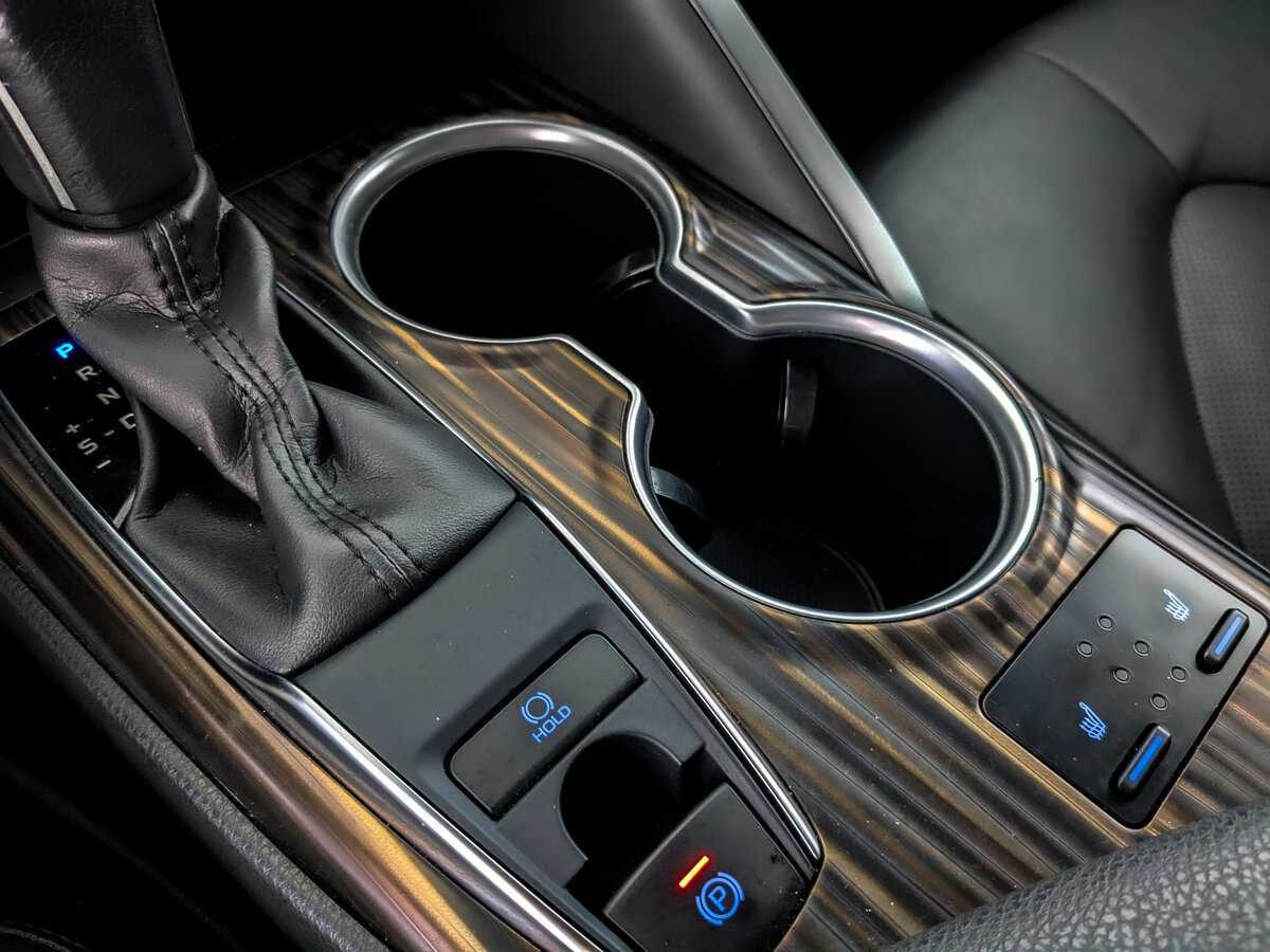 Б/У Тойота Камри 2021 года. Фото: #23