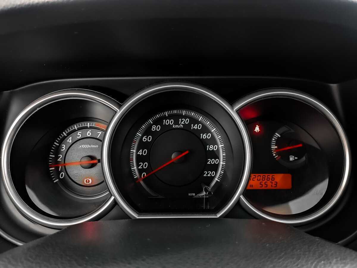 Б/У Ниссан Тиида 2011 года. Фото: #11