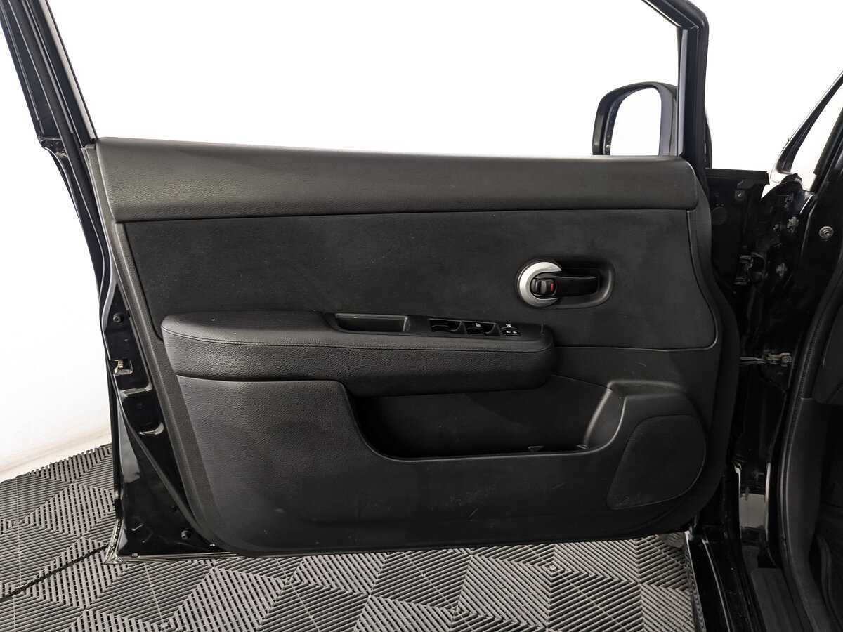 Б/У Ниссан Тиида 2011 года. Фото: #14