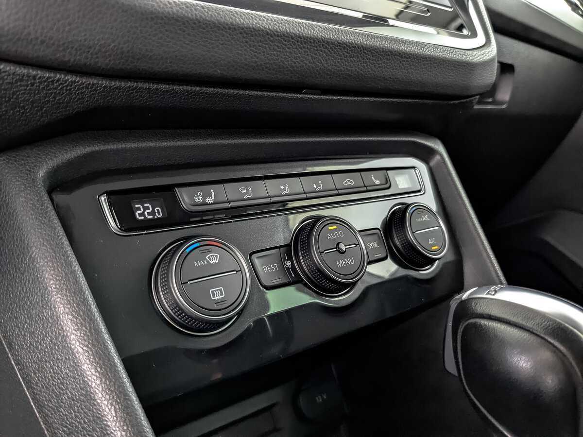 Б/У Фольксваген Тигуан 2018 года. Фото: #21