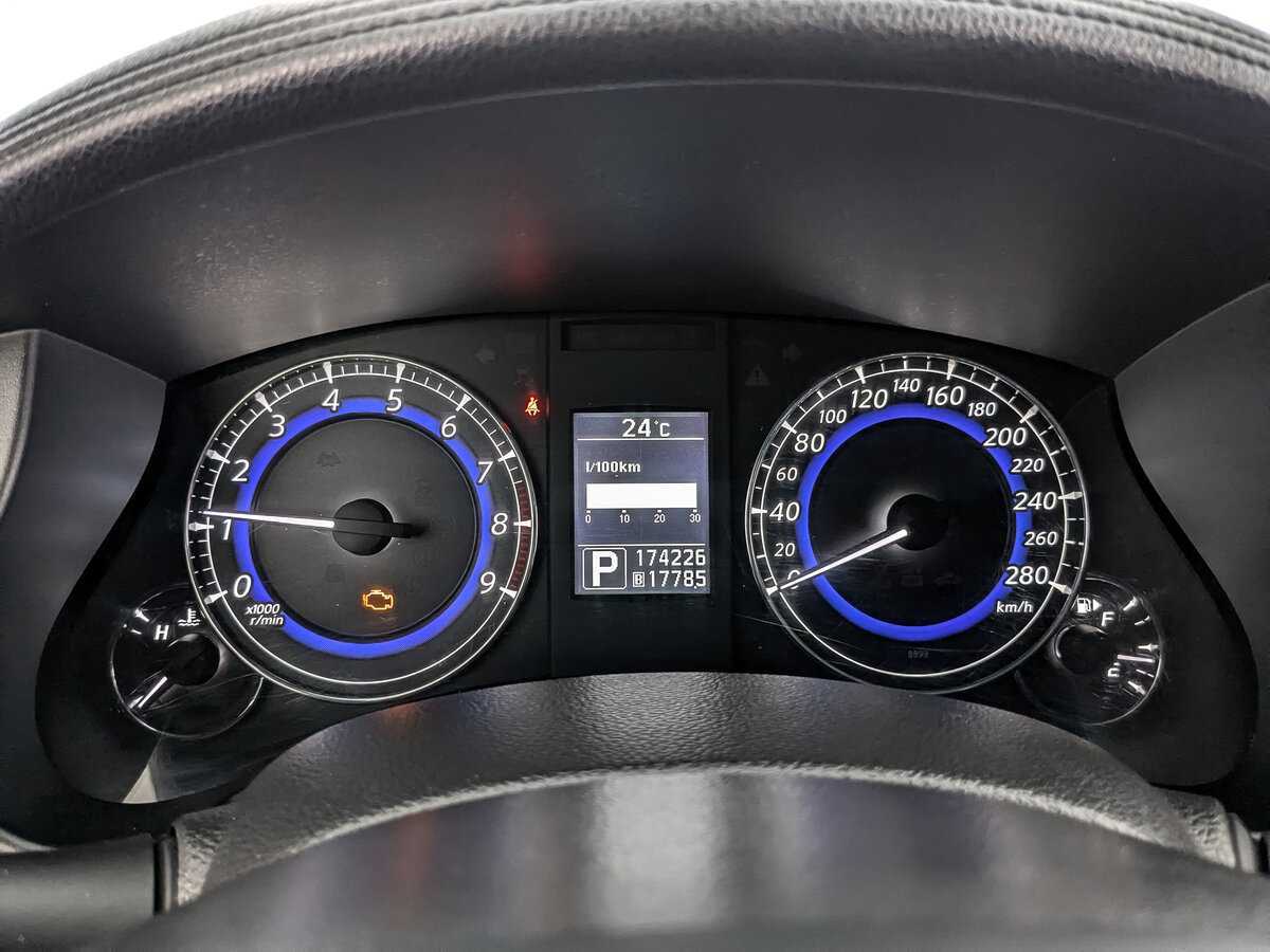 Б/У Инфинити ЕИкс 2013 года. Фото: #11