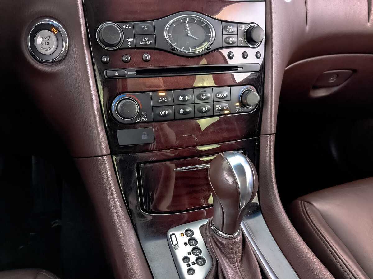 Б/У Инфинити ЕИкс 2013 года. Фото: #23