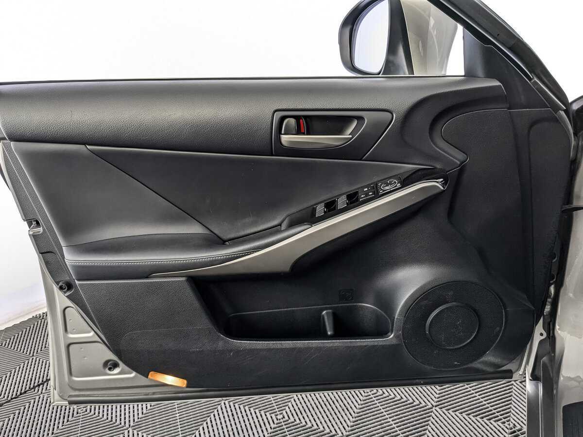 Б/У Лексус ИС 2018 года. Фото: #14