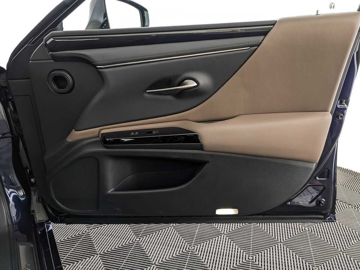 Б/У Лексус ЕС 2021 года. Фото: #17