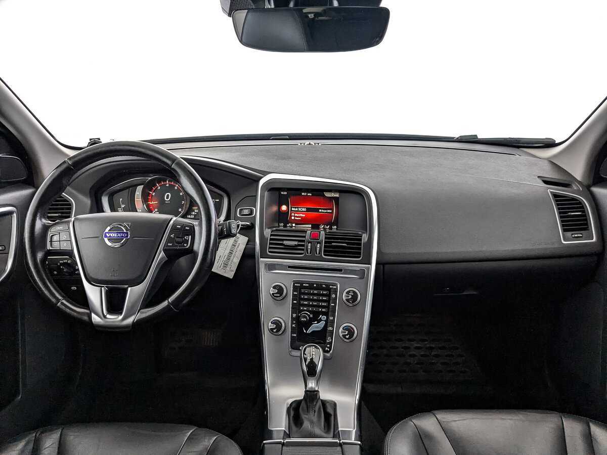 Б/У Вольво ИксЦ60 2017 года. Фото: #9