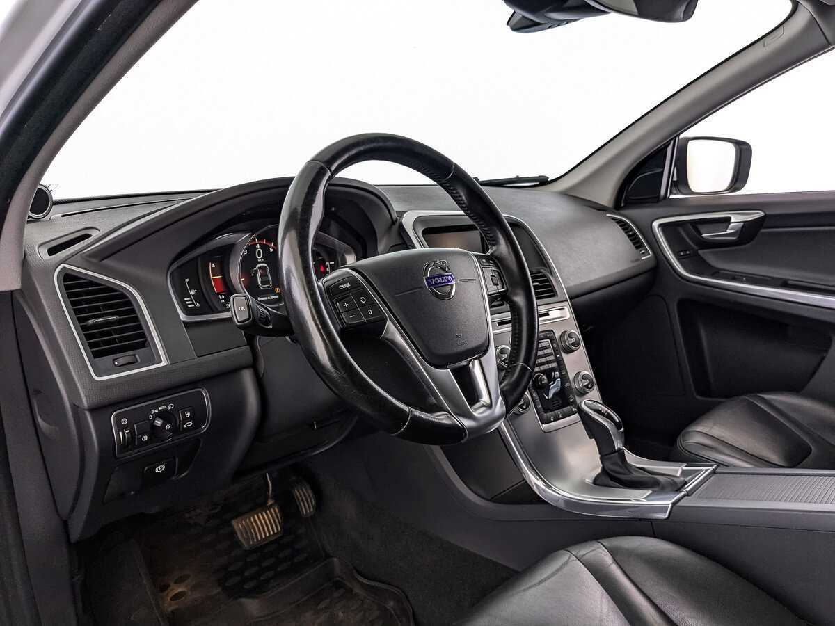 Б/У Вольво ИксЦ60 2017 года. Фото: #10