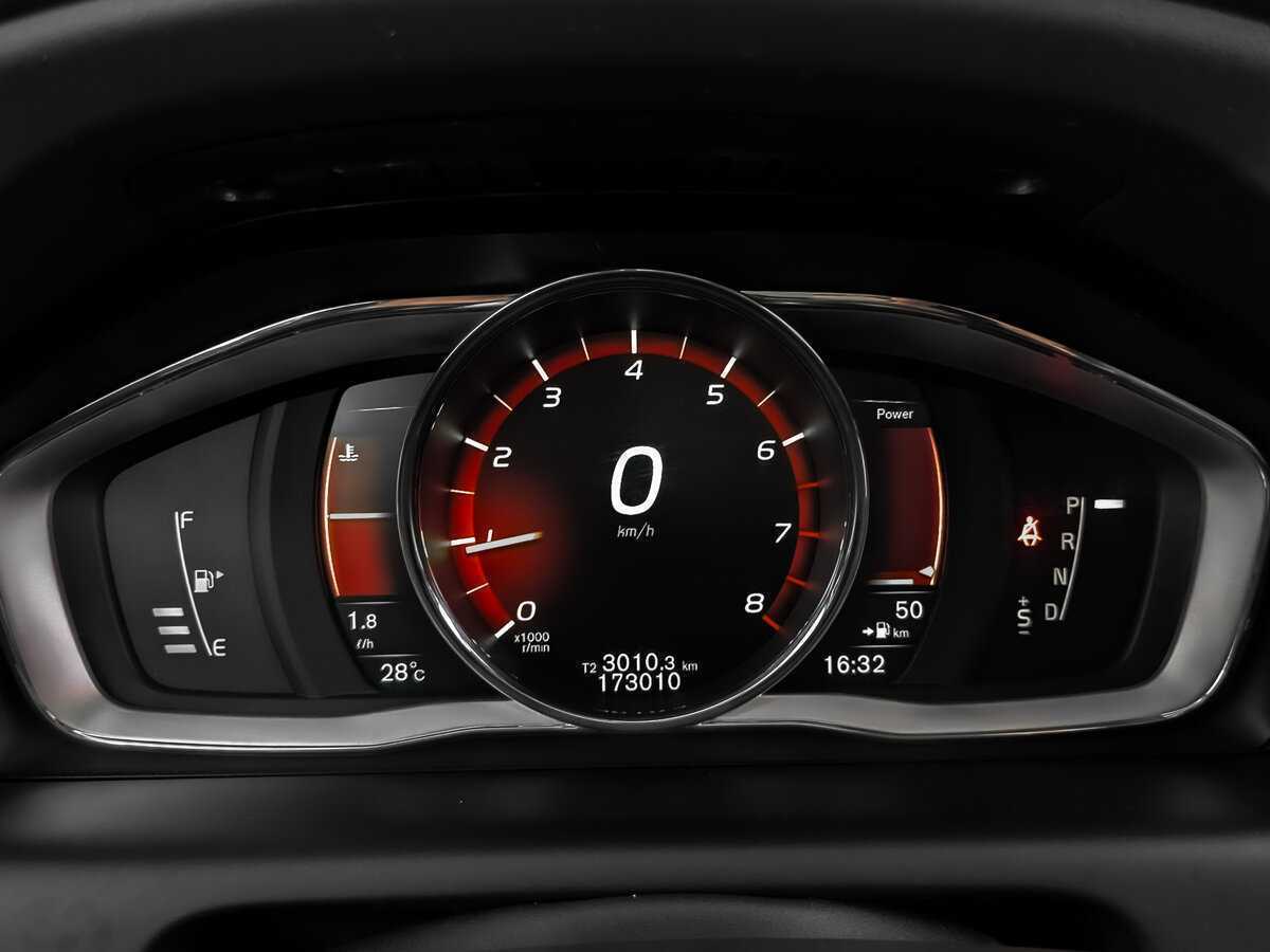 Б/У Вольво ИксЦ60 2017 года. Фото: #11