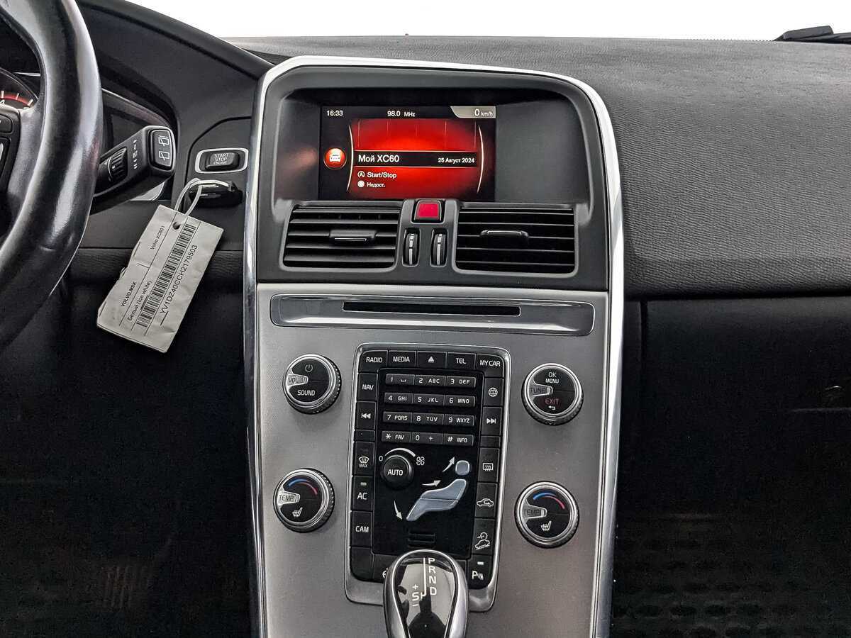 Б/У Вольво ИксЦ60 2017 года. Фото: #12