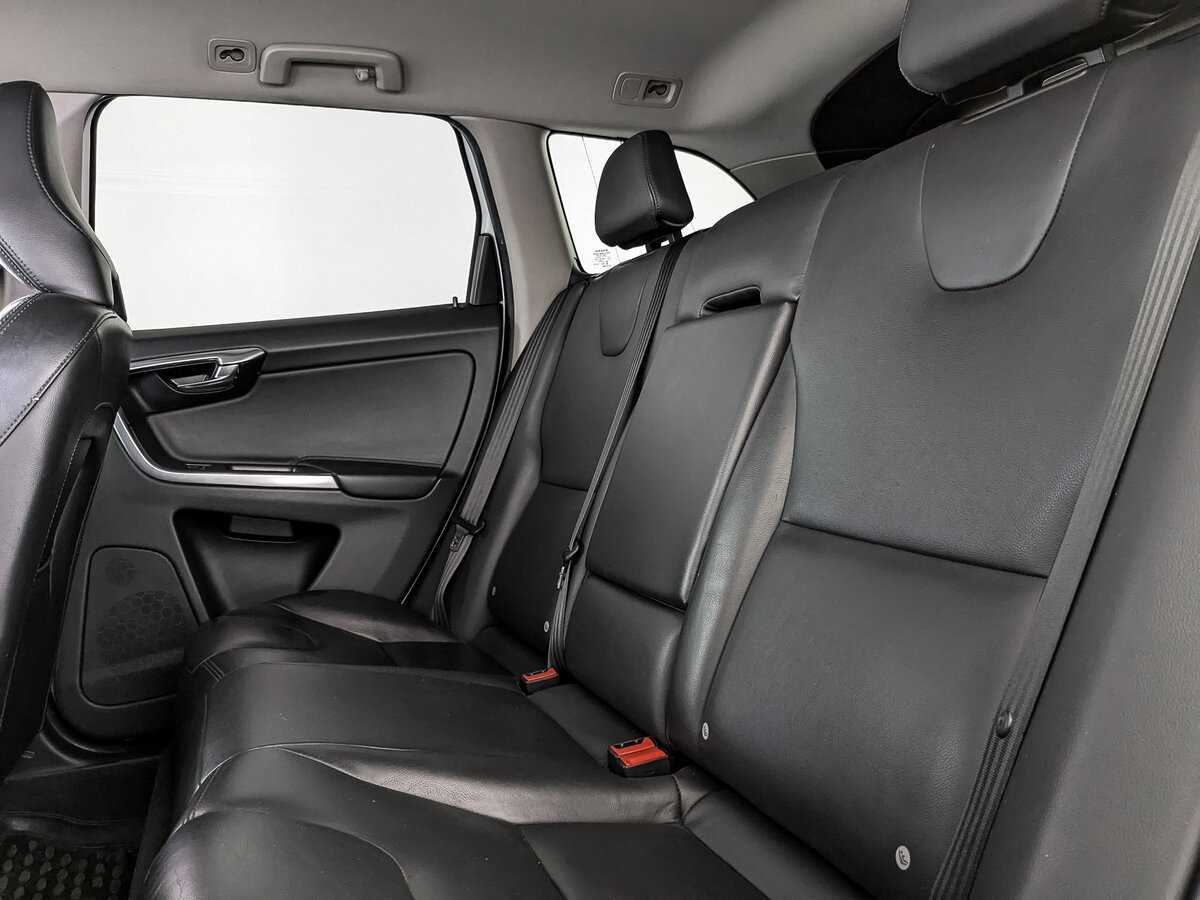 Б/У Вольво ИксЦ60 2017 года. Фото: #13