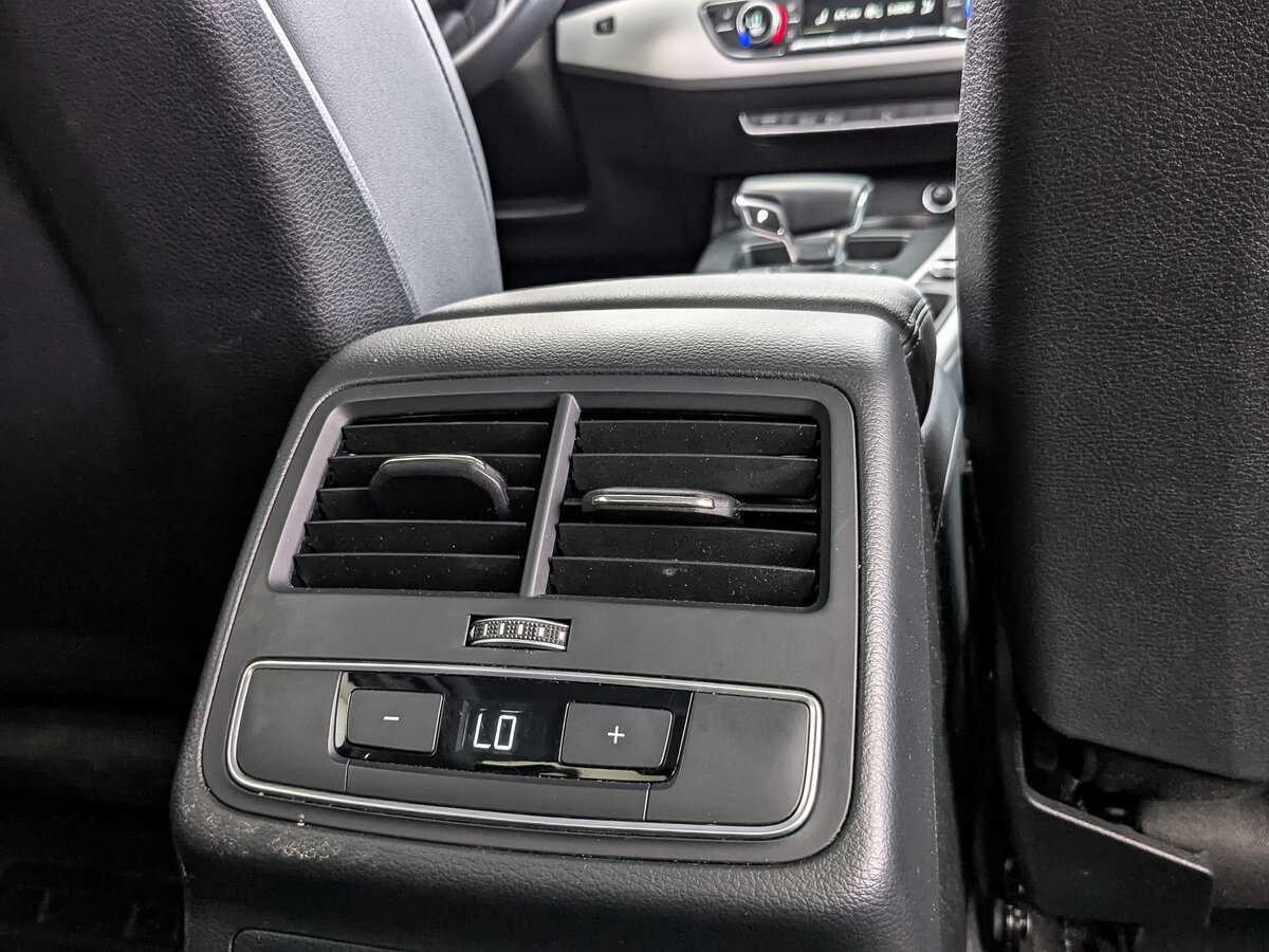 Б/У Ауди А4 2021 года. Фото: #21