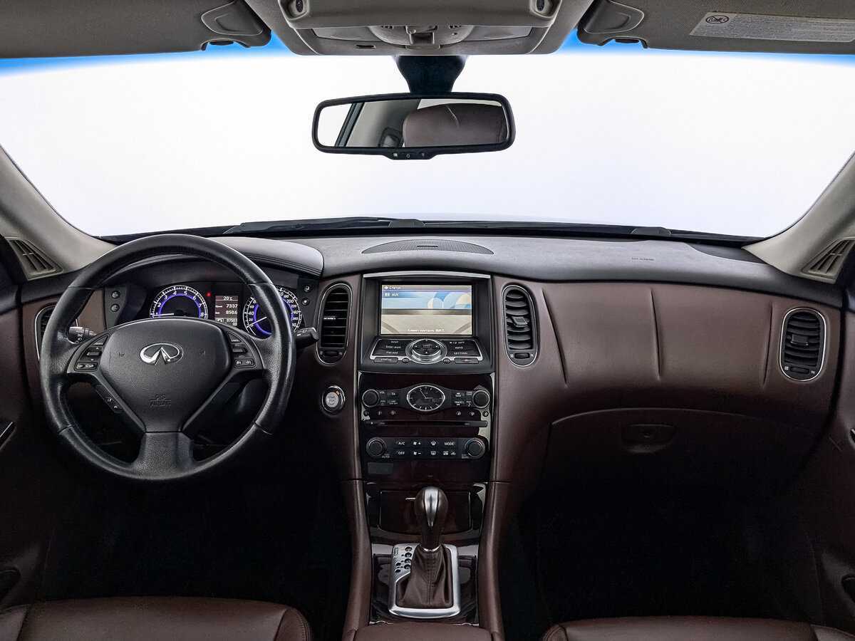 Б/У Инфинити ЕИкс 2012 года. Фото: #9