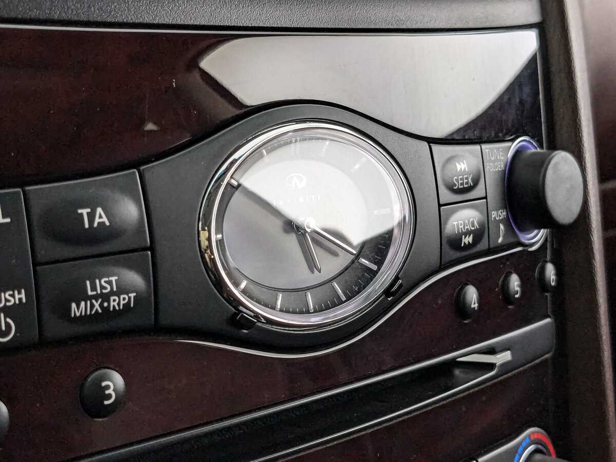 Б/У Инфинити ЕИкс 2012 года. Фото: #23