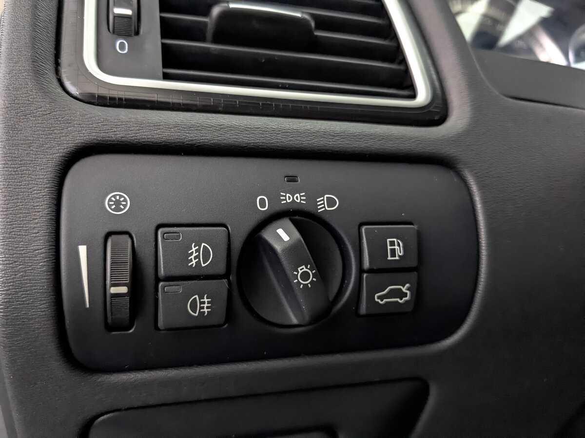 Б/У Вольво ИксЦ70 2012 года. Фото: #21