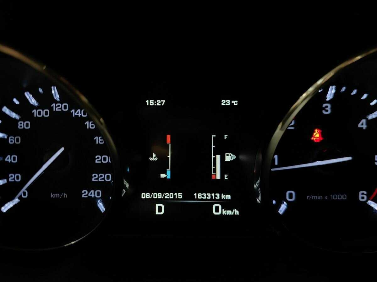 Б/У Лэнд Ровер Рэнж Ровер Эвок 2015 года. Фото: #16