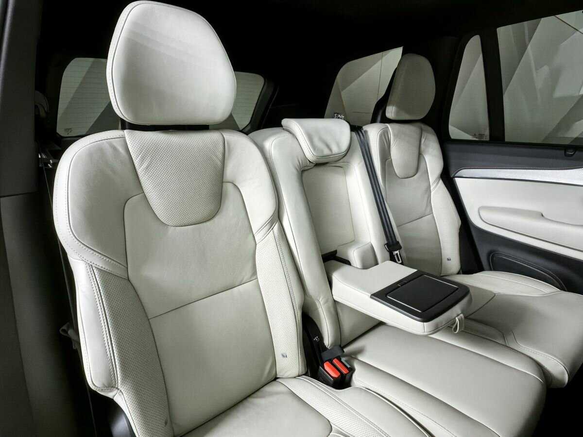 Б/У Вольво ИксЦ90 2021 года. Фото: #12