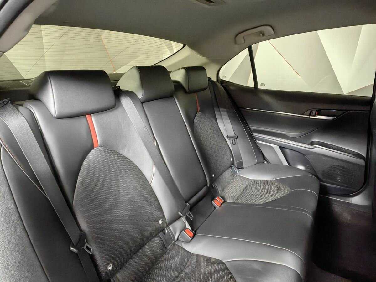 Б/У Тойота Камри 2021 года. Фото: #12