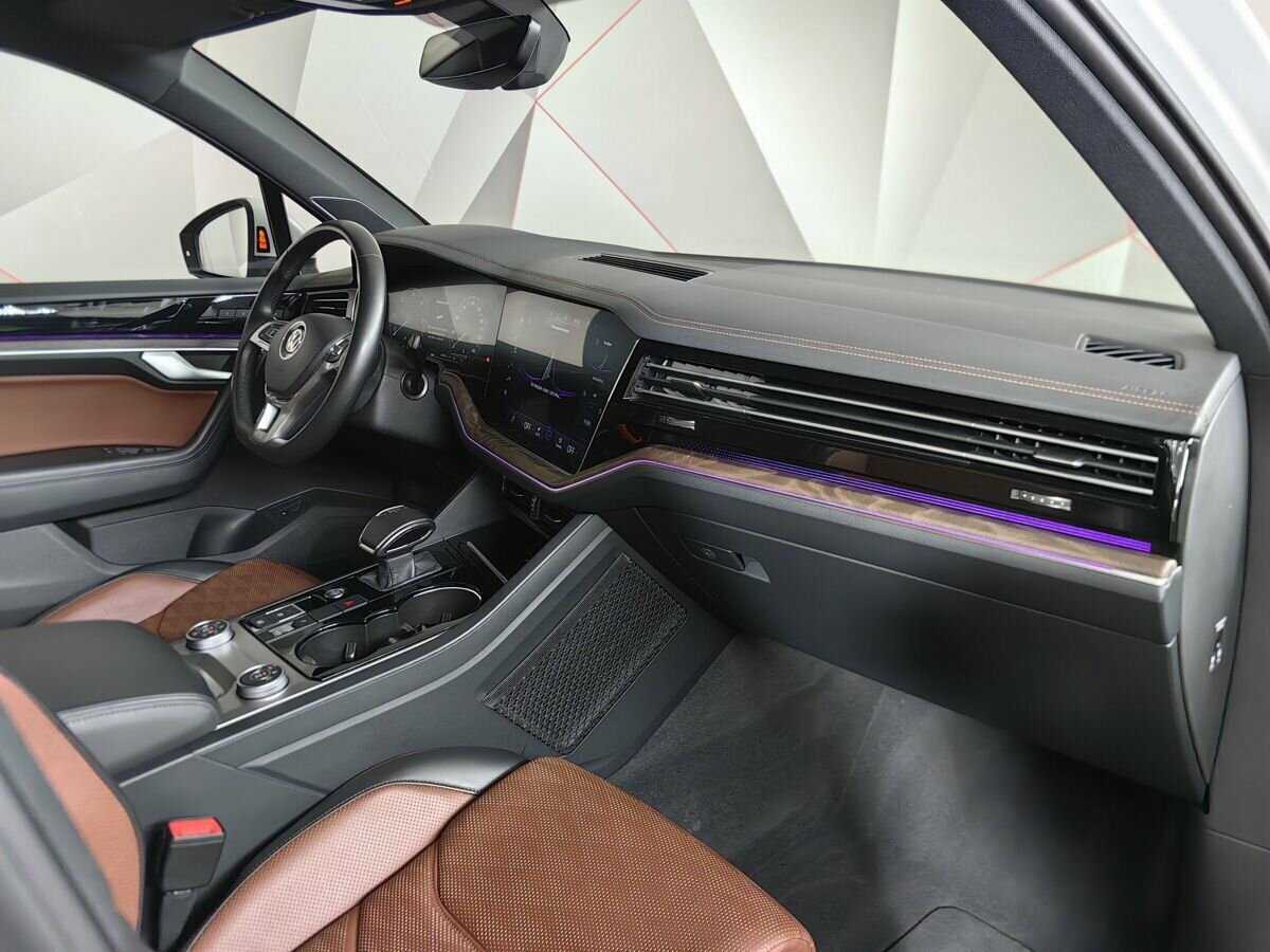 Б/У Фольксваген Туарег 2019 года. Фото: #8