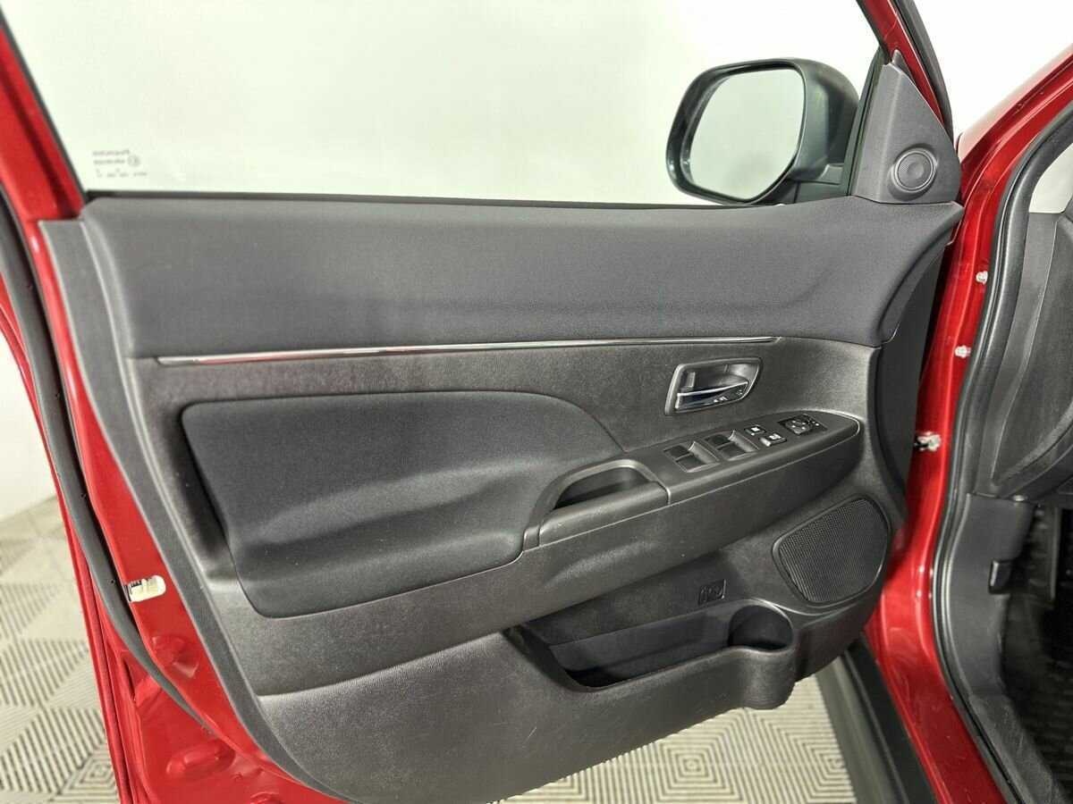 Б/У Митсубиши АС-Икс 2013 года. Фото: #7