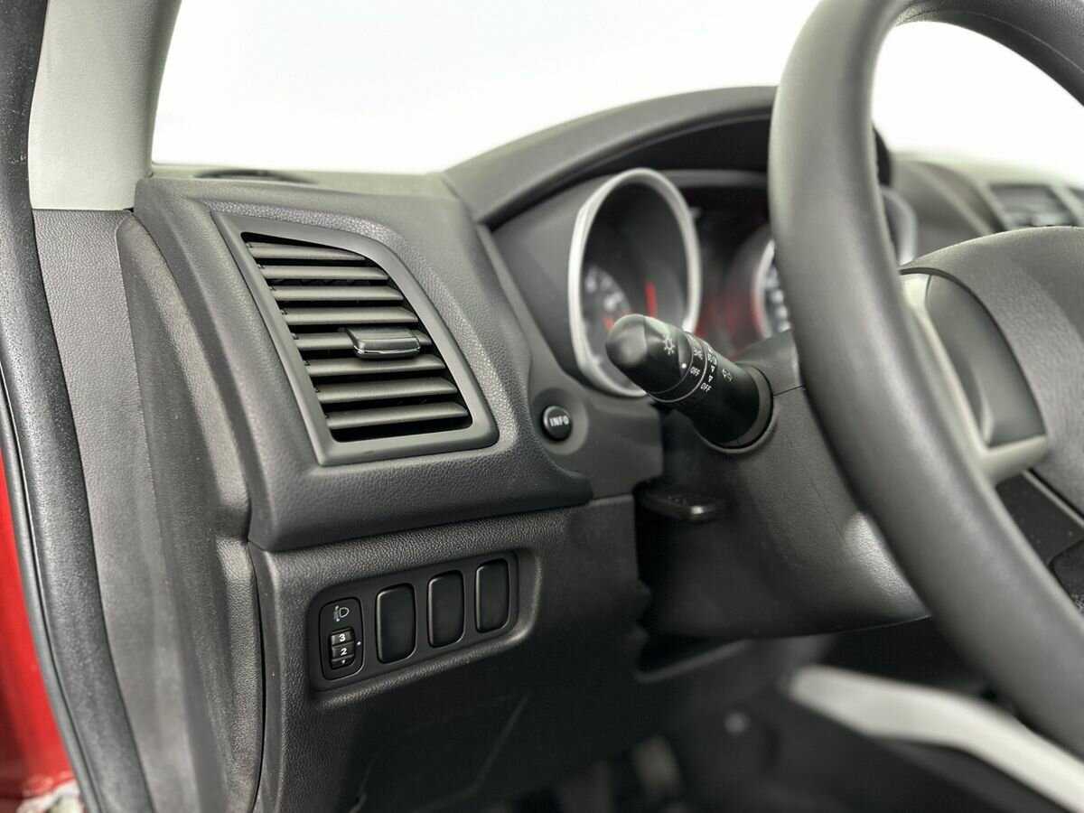 Б/У Митсубиши АС-Икс 2013 года. Фото: #8