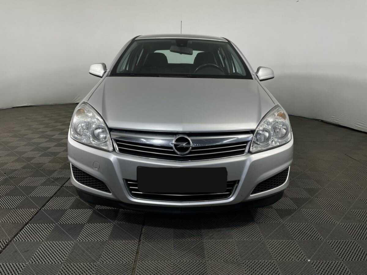 Б/У Опель Астра 2010 года. Фото: #1