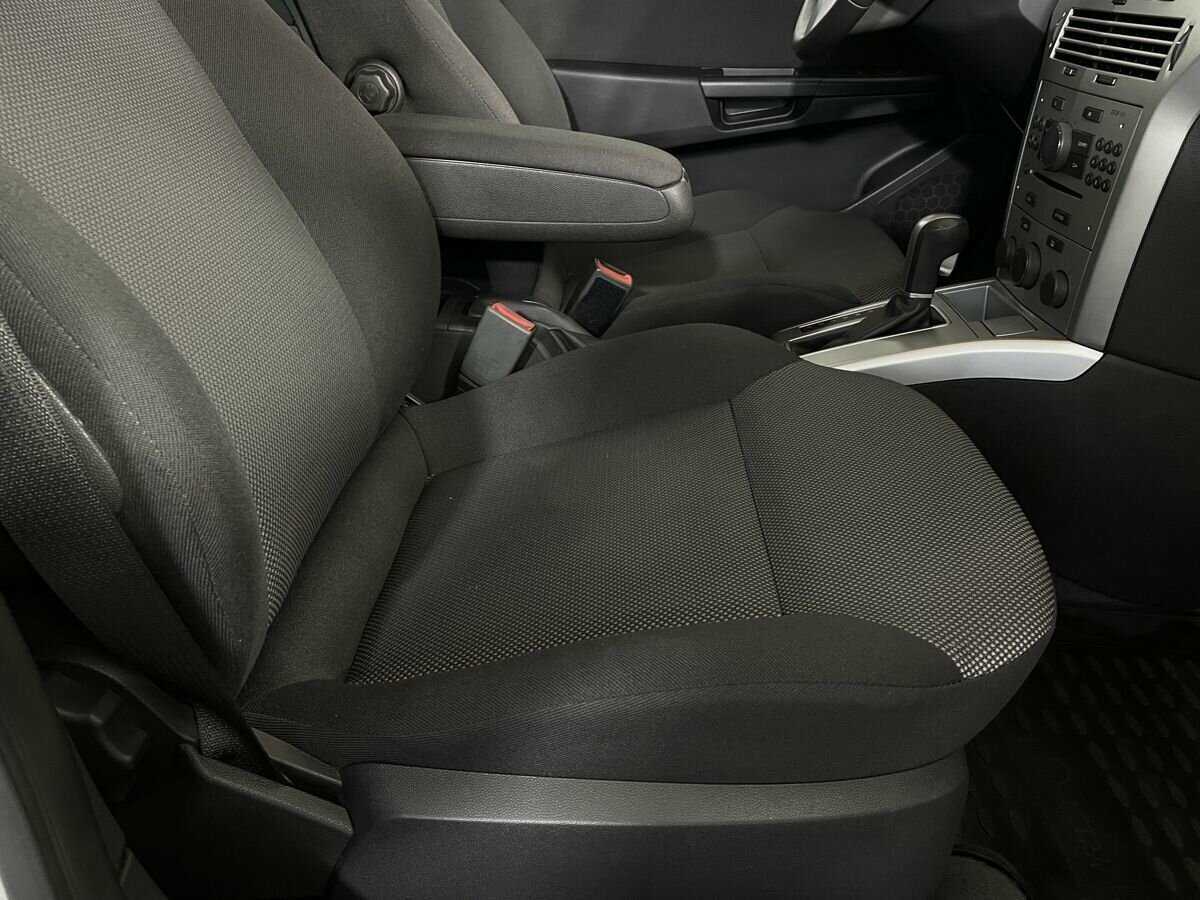 Б/У Опель Астра 2010 года. Фото: #13