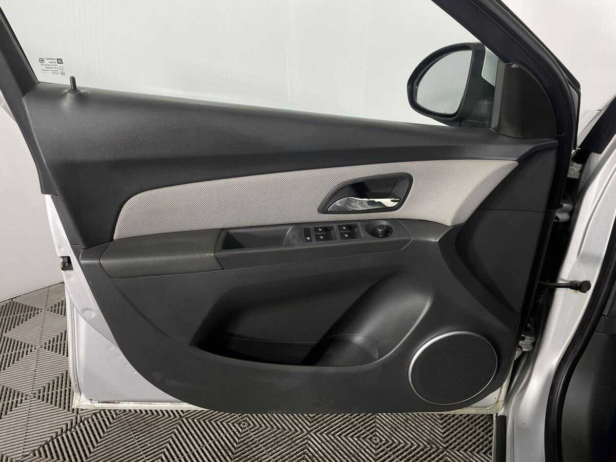 Б/У Шевроле Круз 2010 года. Фото: #7