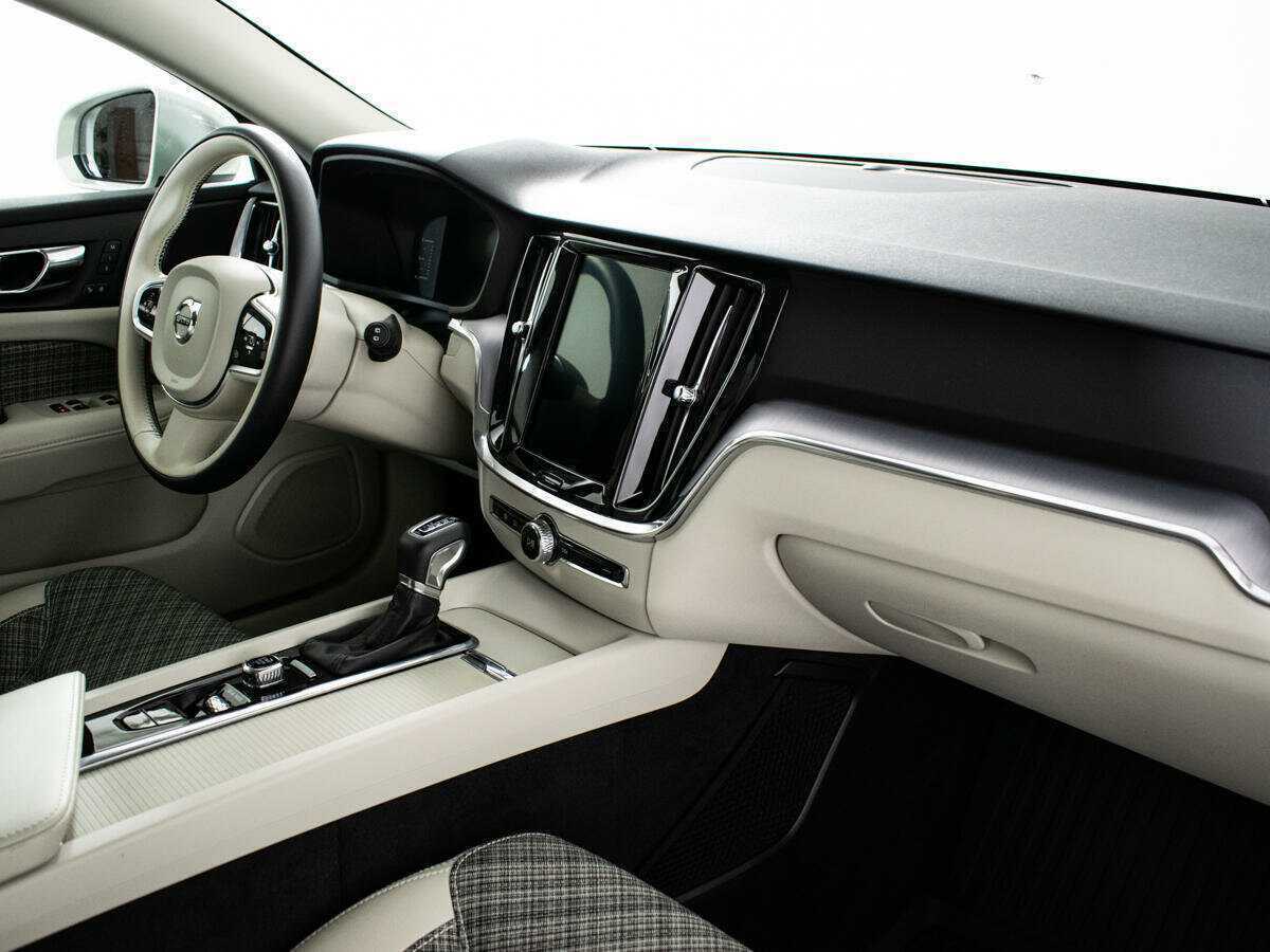 Б/У Вольво В60 Кросс Кантри 2019 года. Фото: #8